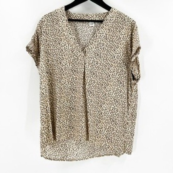 GAP Womens Leopard Print V Neck Short Sleeve Casual Blouse Top Size L - Picture 2 of 5